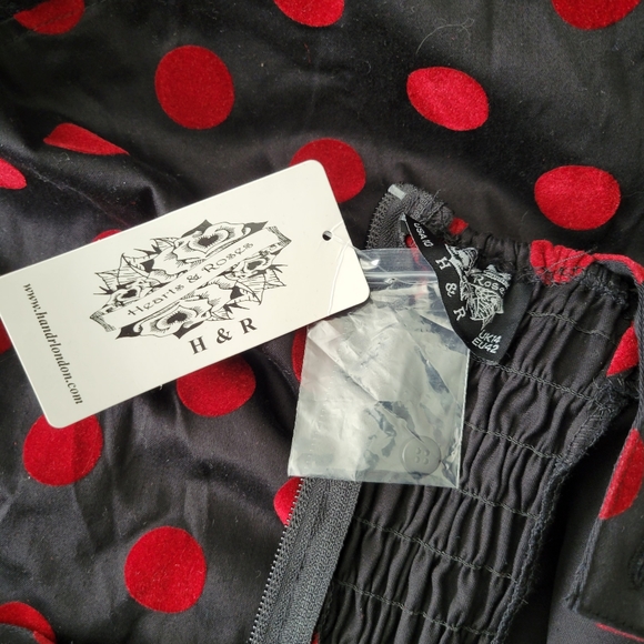 Heart & Roses Pinup Dress - Picture 5 of 10